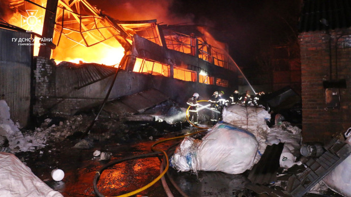 В Харькове горел склад вторсырья