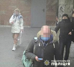 В Киеве мужчина с ножом напал на женщину