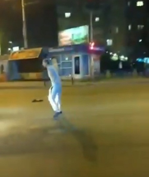 Появилось видео  неадекватного мужчины, устроившего в  Киеве «автокорриду»