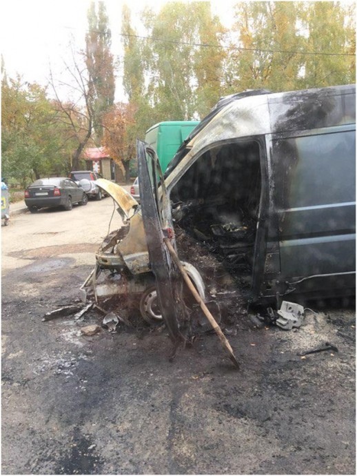 Ночью в Харькове сожгли микроавтобус