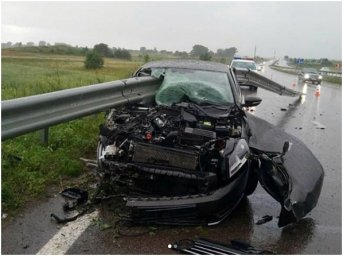 На трассе Киев-Чоп произошло ДТП со смертельным исходом. Отбойник убил водителя
