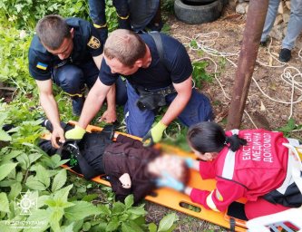 У Чернівецькій області дитина впала до каналізаційного колодязя