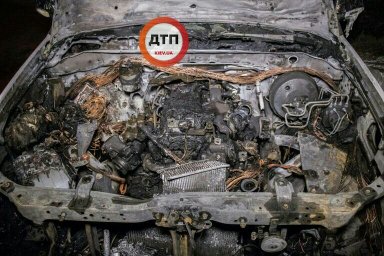 В Киеве сожжен автомобиль. Появились видео и фото