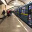 В Киеве мужчина бросился под поезд метро