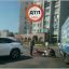 В Киеве столкнулись мотоцикл с грузовик. Есть пострадавшие
