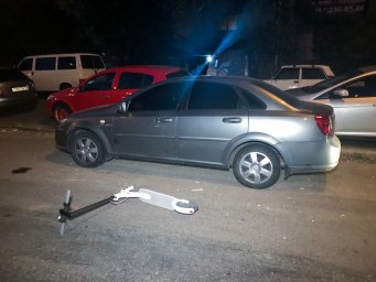 В Киеве молодой человек на самокате в Daewoo и разбил голову