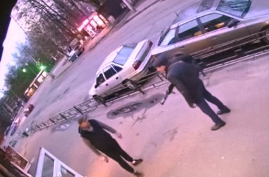 В Киеве мужчина устроил стрельбу возле торгового киоска. Появилось видео