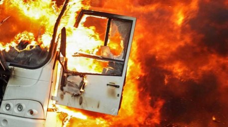 У Черкаській області під час руху загорівся автобус. З’явилось відео
