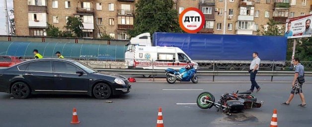 В Киеве произошло серьезное ДТП на проспекте Гагарина. Есть пострадавшие. Фото