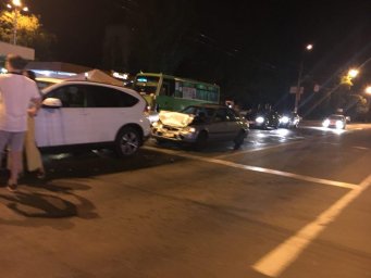 В Харькове произошло столкновение двух легковых авто