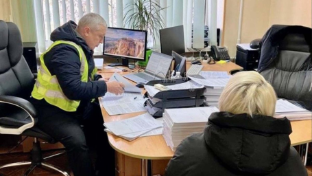 Понад 450 тисяч гривень збитків: у Києві розслідують сумнівну закупівлю асфальтобетону