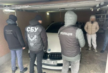 300 тисяч доларів вигаданого боргу: хмельничанин катував знайомого та погрожував його вагітній дружині