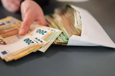 &laquo;Зарплати в конвертах&raquo; депутатам зросли до $5 тисяч &mdash; САП