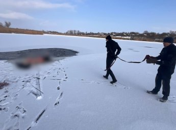 На Полтавщині у річці виявили тіло рибалки, який провалився під кригу На Полтавщині у річці виявили тіло рибалки, який провалився під кригу
