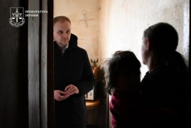 Криза в Ужгороді: як 15-річна дівчинка через соцмережі викрила збій у системі захисту прав дітей Криза в Ужгороді: як 15-річна дівчинка через соцмережі викрила збій у системі захисту прав дітей