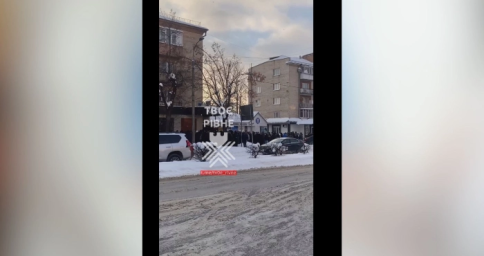 У Рівному поліція перевіряє інцидент із погромом та бійкою в магазині У Рівному поліція перевіряє інцидент із погромом та бійкою в магазині