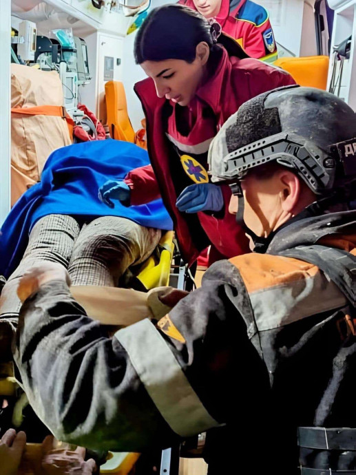 У Кривому Розі п&rsquo;яний чоловік випав із вікна четвертого поверху