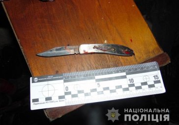 В Киеве мужчина ударил прохожего ножом