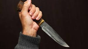 В Запорожье на улице мужчина ударил знакомого ножом