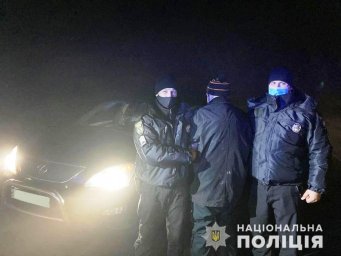 В Черниговской области пожилой мужчина угнал элитный автомобиль. Появилось видео