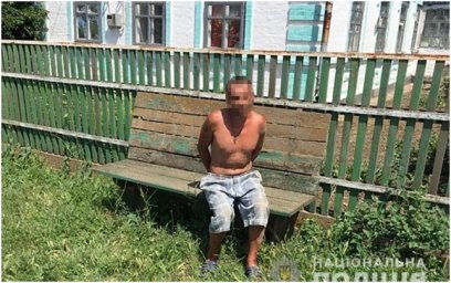 В Запорожской области мужчина угрожал застрелить мать и сотрудников «скорой»