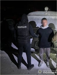 В Ужгороді затримано палія автомобілів ЗСУ та Червоного Хреста. З’явилося відео