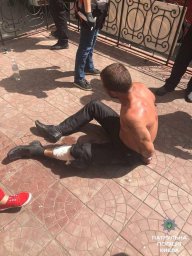 В Киеве задержан агрессивный мужчина, который пытался взять заложницу. Фото