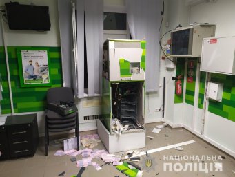 В Николаеве неизвестные взорвали и ограбили банкомат