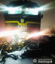 В Ивано-Франковской области столкнулись пассажирский поезд и автомобиль. Появилось видео