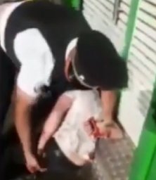 Появилось видео жестокого избиения московской полицией мужчины на глазах семьи