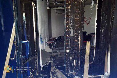В Днепре мужчина поджег здание медицинской лаборатории