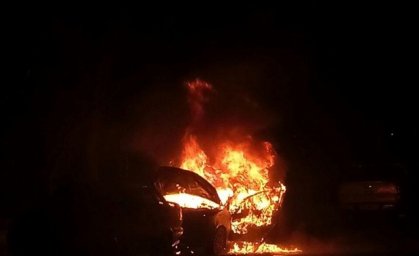 В Киеве ночью сгорел автомобиль. Появилось видео
