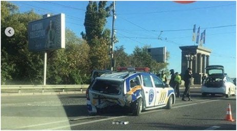 В Киеве в ДТП попал автомобиль службы охраны