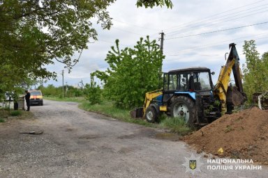 У місті Ладижин невдоволений чоловік підпалив екскаватор. Поліція розпочала розслідування