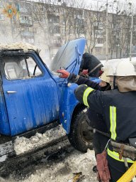 В Харькове во время движения загорелся грузовой автомобиль