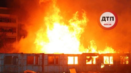 Масштабный пожар в Киеве. Фото