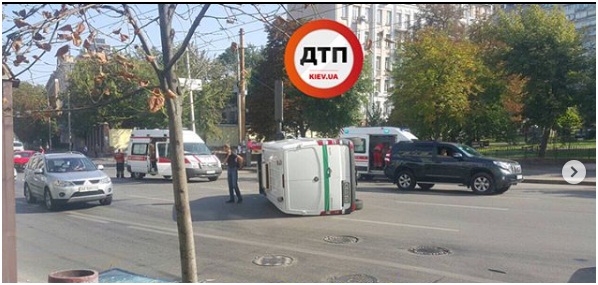 В Киеве инкассаторская машина попала в ДТП. Есть пострадавшие