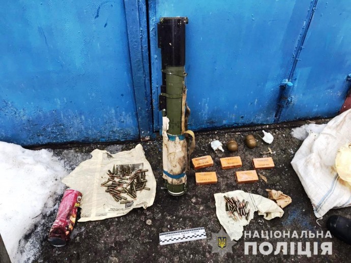 В Луганской области у мужчины изъяли оружие и боеприпасы