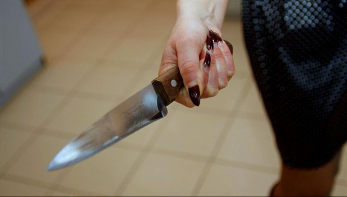 У Чернівецькій області жінка вдарила чоловіка ножем