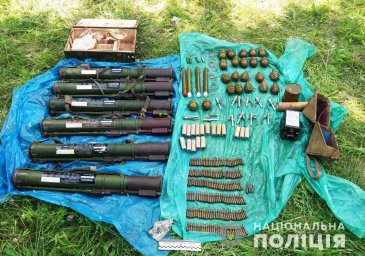 В Ровенской области мужчина обнаружил склад боеприпасов