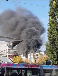 В Киеве горит офисное здание. Есть пострадавшие. Появилось видео