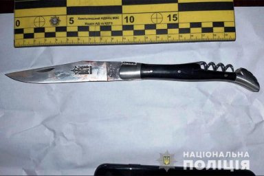 В Каменце-Подольском мужчина ударил знакомого ножом