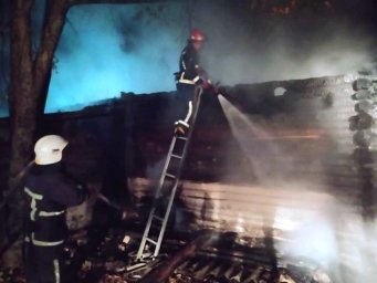 В Ровненской области при пожаре погибли три человека. Появилось видео
