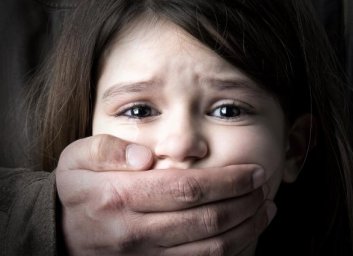 В Херсонской области мужчина изнасиловал малолетнюю девочку