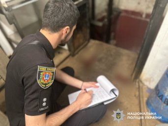 В Одесі в супермаркеті у ліфтовій шахті виявлене тіло вантажника. Триває слідство