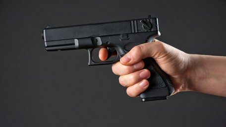 В Черкассах мужчина стрелял в женщину