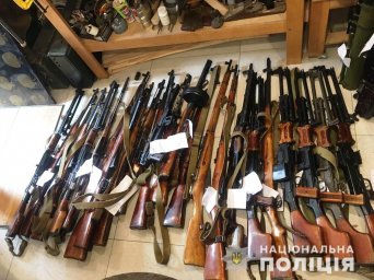 В Чернигове у мужчины изъят арсенал оружия и боеприпасов