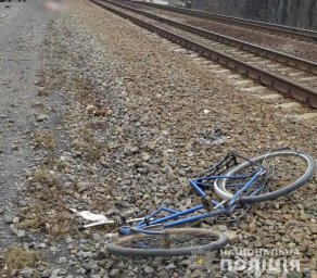 В Харьковской области мужчину сбил поезд
