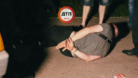 Устроившая ДТП в Киеве пьяная парочка бросалась на полицию