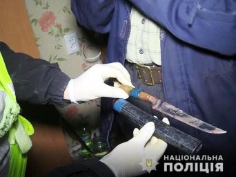 В Киеве мужчина убил родного сына. Появилось видео